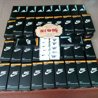 Tất Nike và Adidas