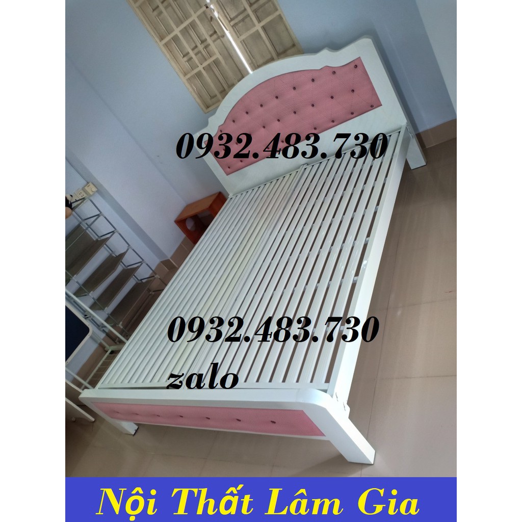 Giường sắt hộp cao cấp 5x10 bọc nệm nhung đầu giường sang trọng (1m8x2m)