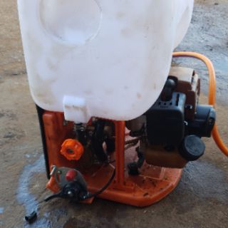 Máy phun thuốc ráp động cơ nhật bãi