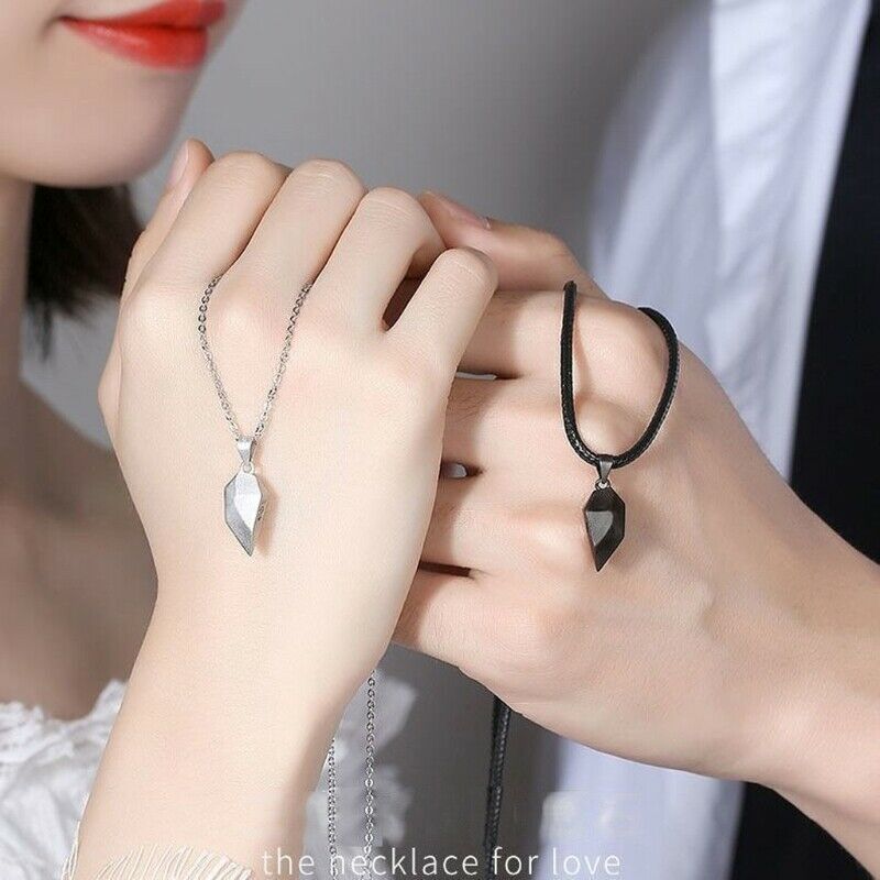 Set 2 Vòng cổ Mặt Đá Từ Tính Hình Trái Tim Cho Cặp Đôi