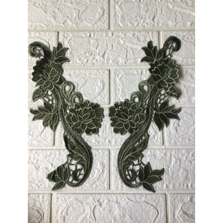 Hoa thêu đối ( Số 1…) xứng dùng để trang trí .