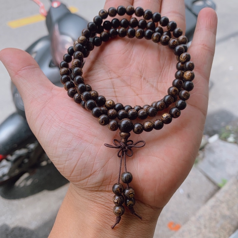 Chuỗi vòng tay Trầm Hương sánh chìm 108 hạt hàng đẹp