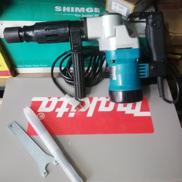 Máy đục bê tông 0818 Makita giá rẻ