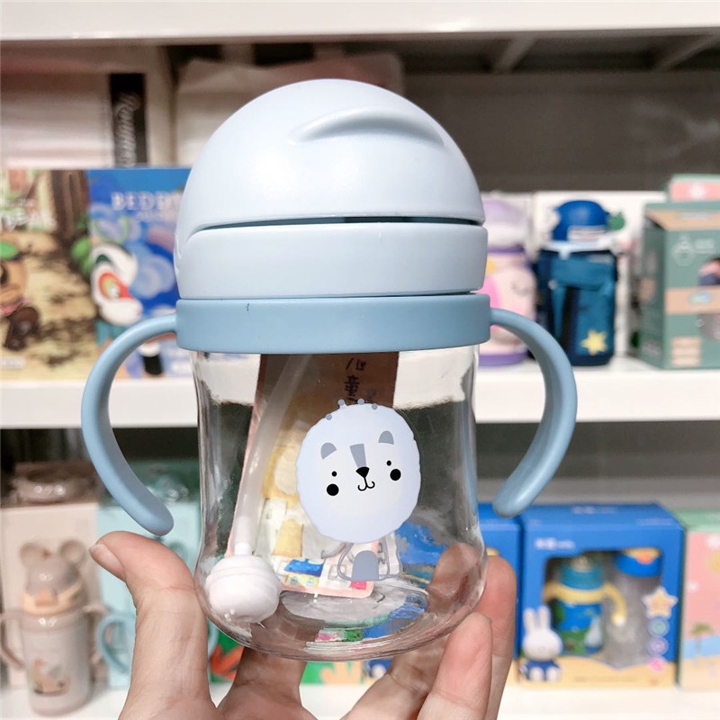 Bình Nước Có Ống Hút Và Tay Cầm Chống Tràn Cho Bé Jp5