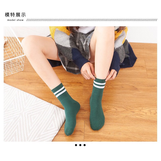 Tất cao cổ sọc màu