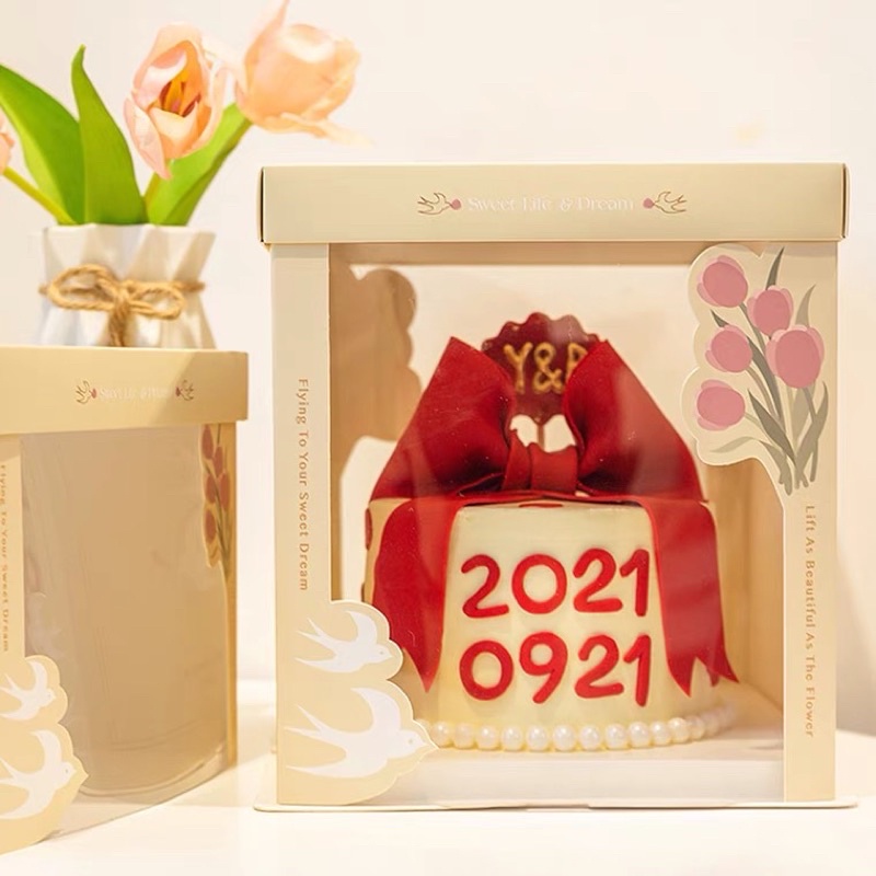 Hộp Đựng Bánh Sinh Nhật Cửa Sổ Mica Mẫu Hoa Tulip Kem Nhạt
