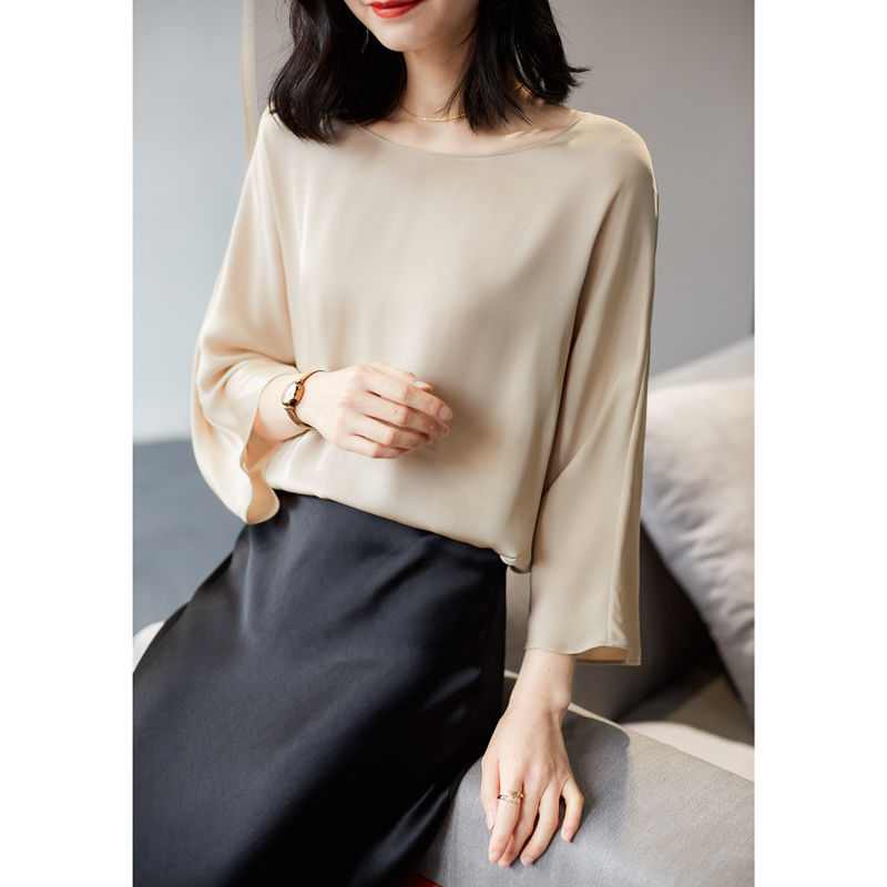 Áo kiểu chất liệu satin hai mặt nữ tính