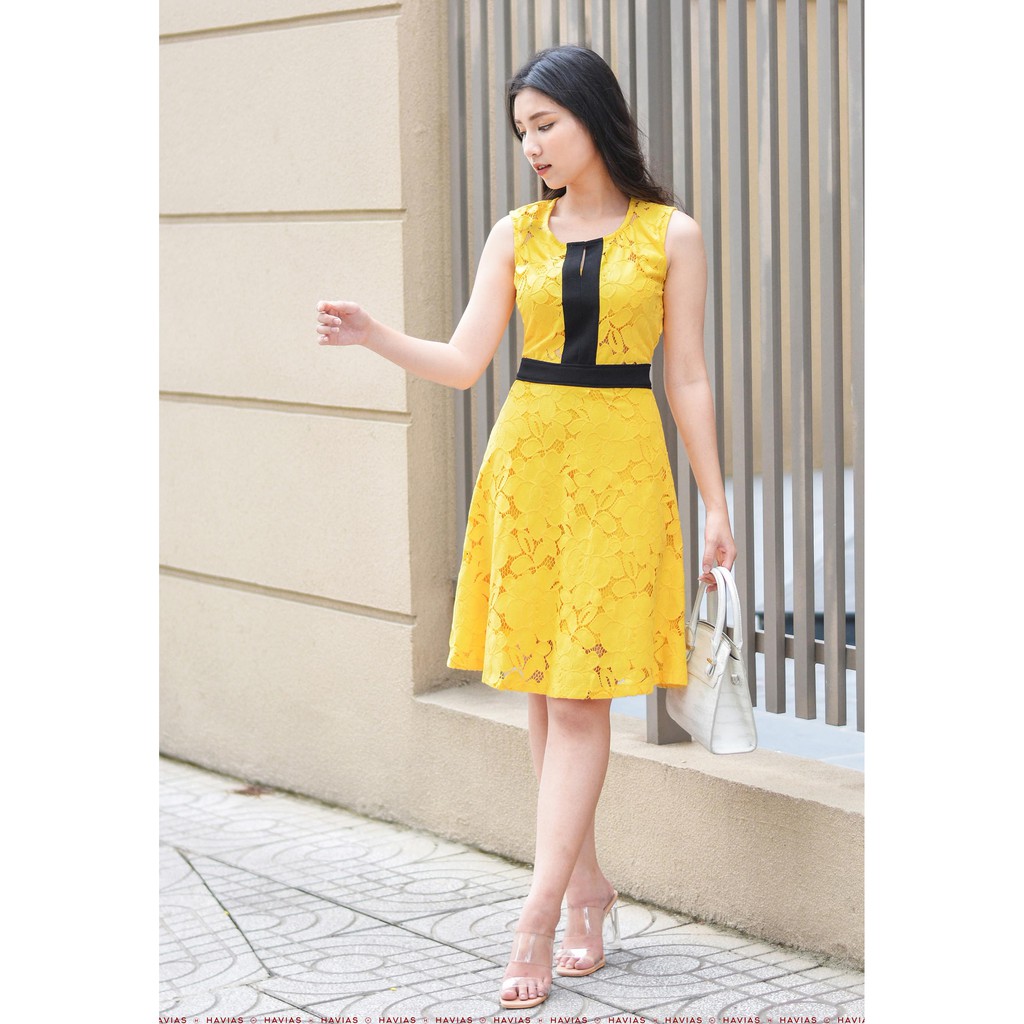 Đầm nữ HAVIAS họa tiết ren hoa vàng vải Ren cao cấp dày dặn