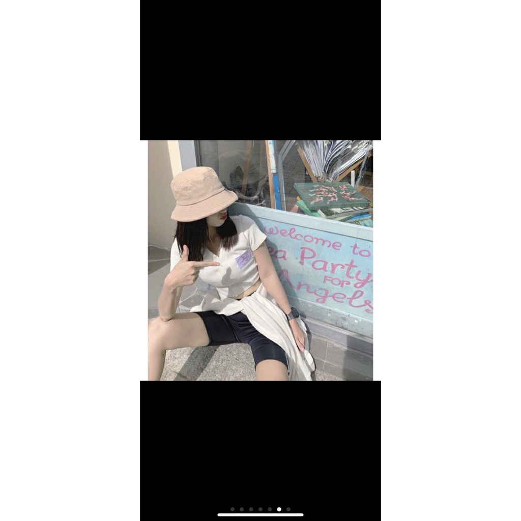 Áo Thun Form Croptop Kiểu Cổ V Phói Nút Kèm Logo In Kiểu Phá Cách TTS0885