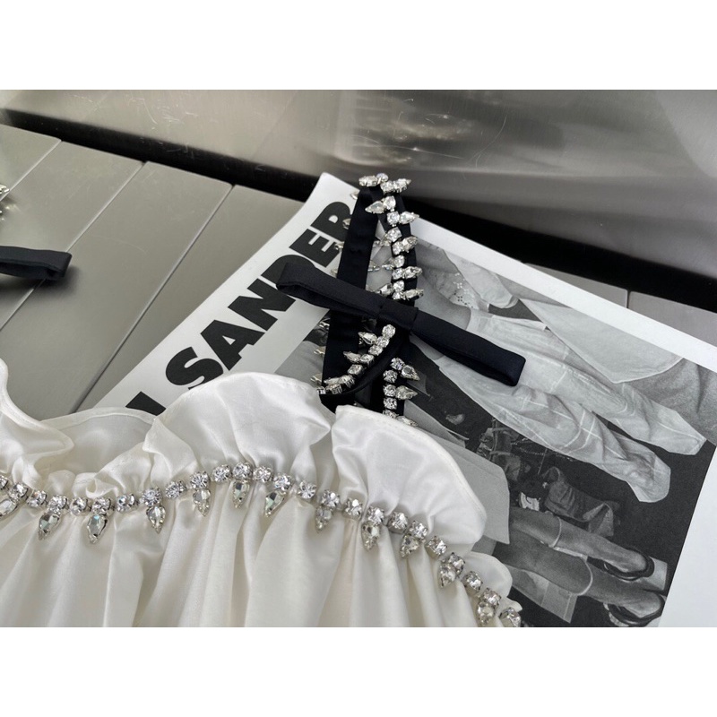 Đầm maxi hai dây trắng đính đá nhẹ nhàng mà sang trọng tinh tế