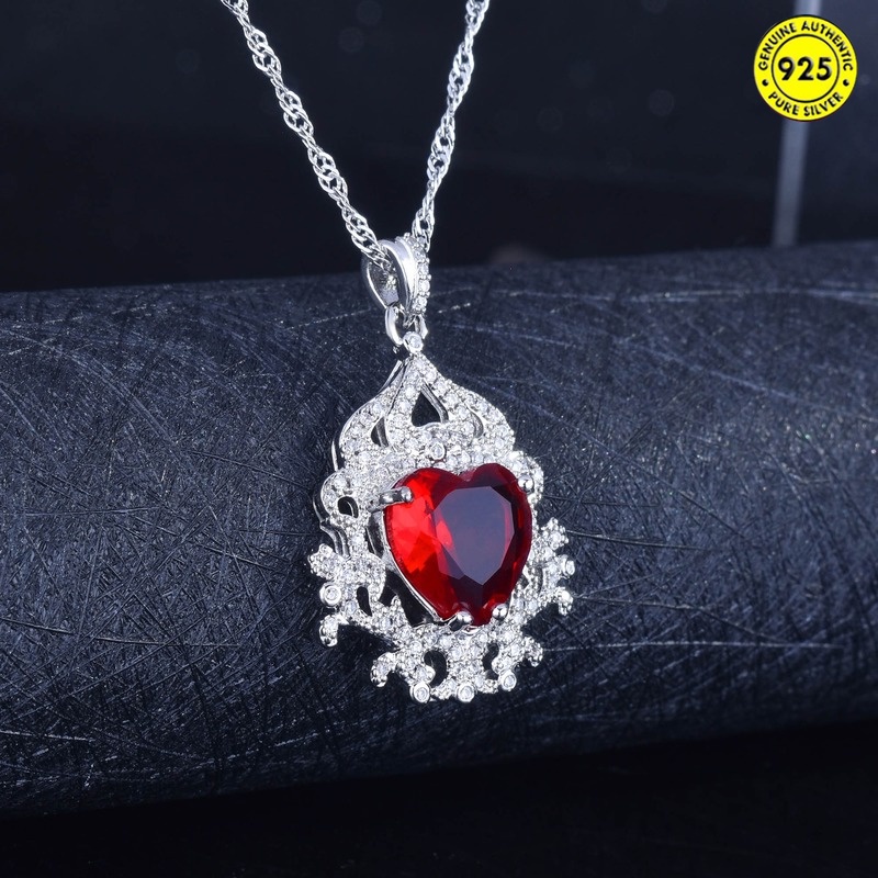 Vòng cổ mặt hình trái tim đính hồng ngọc Tourmaline sang trọng