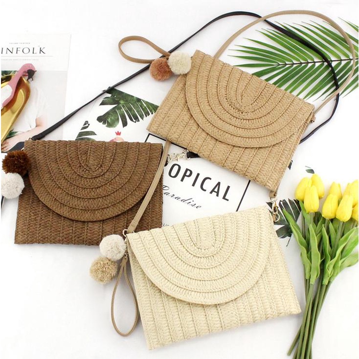 Túi cói Clutch Bohemian - hình bao thư - phụ kiện bông tròn - kiểu ví cầm tay và đeo chéo