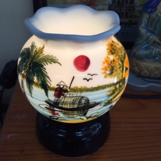 Combo đèn xông tinh dầu size lớn và 5 chai tình dầu + tặng kèm 2 bóng dự phòng Halogen