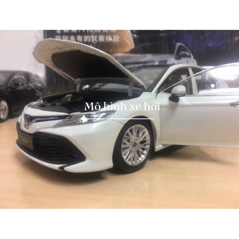 Mô hình Toyota Camry 2019 tỉ lệ 1/18