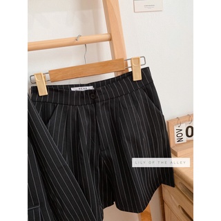 Set blazer và quần short kẻ sọc