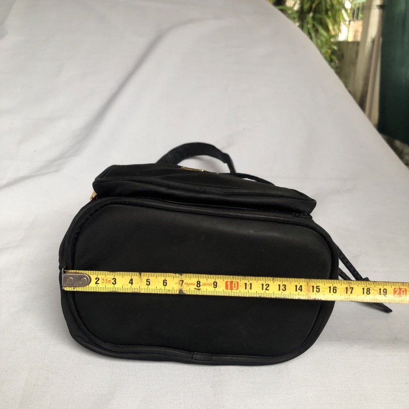 Túi chuẩn si. Túi qua sử dụng. Khách vui lòng xem hình nếu muốn biết thêm thông tin sản phẩm mời khách vô chat. Thanks z