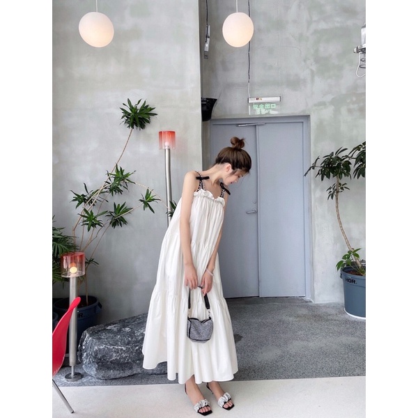 Đầm maxi hai dây trắng đính đá nhẹ nhàng mà sang trọng tinh tế