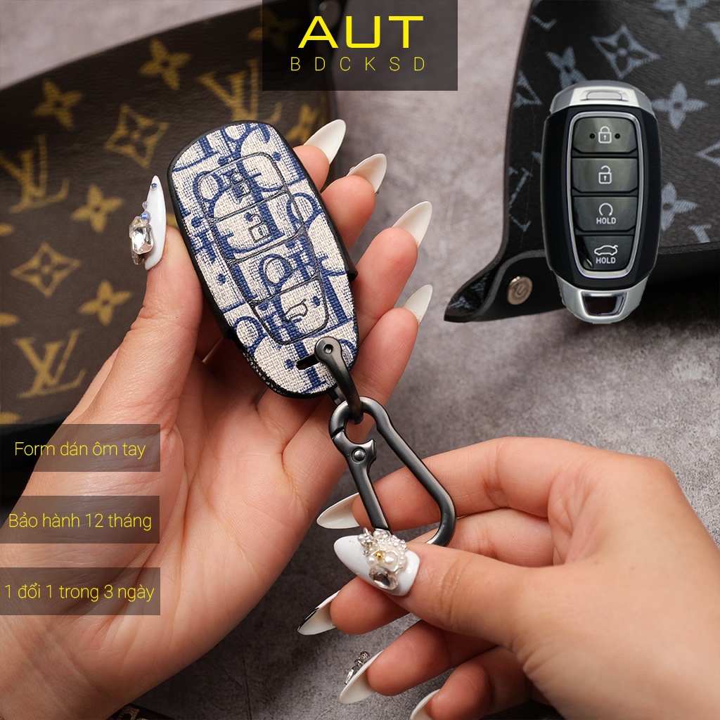 Bao da bảo vệ chìa khoá xe Hyundai Accent mới 4 nút bấm Dior handmade móc đen