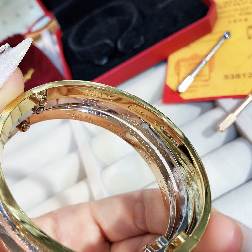 Vòng Tay Titan Nữ CATIER Đính Full Xoàn Đính Đá Có Dập Logo Bên Trong Kèm Full Box - Lắc Tay Titan Đính Full Đá