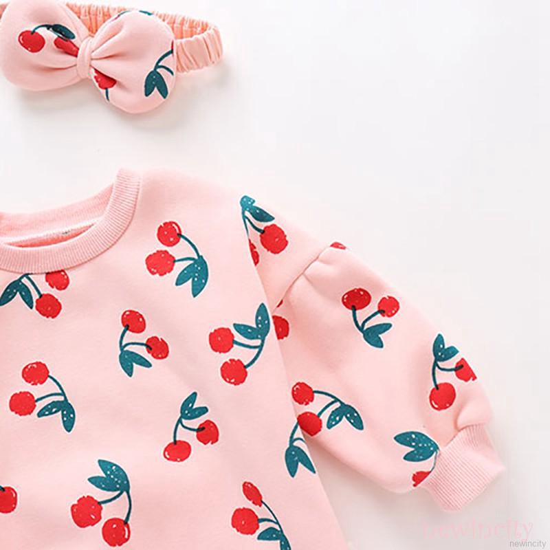 Áo liền quần tay dài in hình quả cherry và băng đô quấn đầu cho bé gái sơ sinh