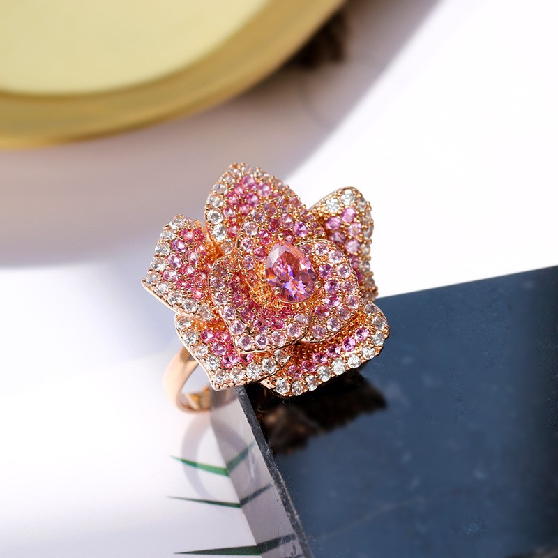 Châu Âu và Mỹ phong cách mới màu hồng pha lê zircon nhẫn kim cương ba chiều hoa trà mở phụ kiện thời trang sức nữ