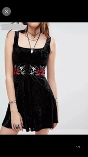Đầm nhung cổ vuông <165k>