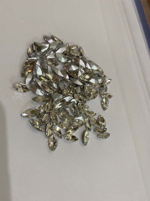 Combo 50v đá khối dáng hạt thóc siêu đẹp màu trắng