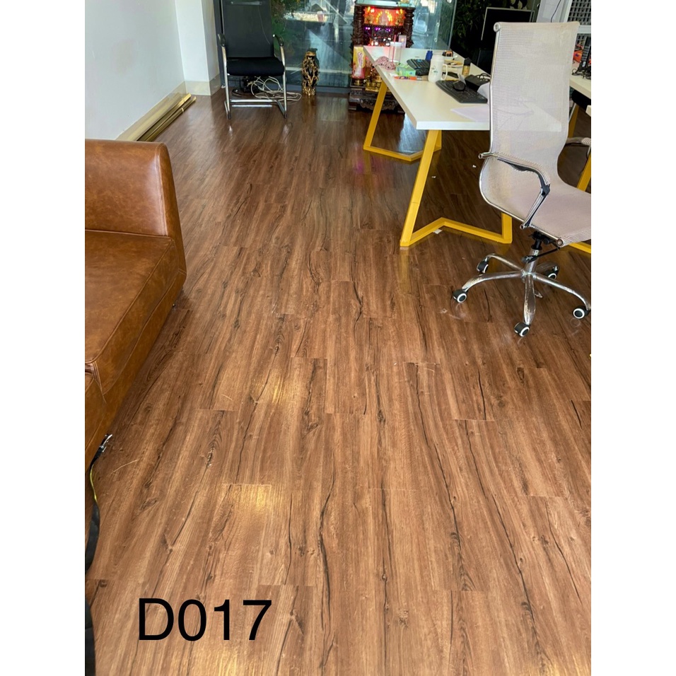 SÀN NHỰA GIẢ GỖ dày 2mm có keo sẵn bóc dán loại 1 HCM