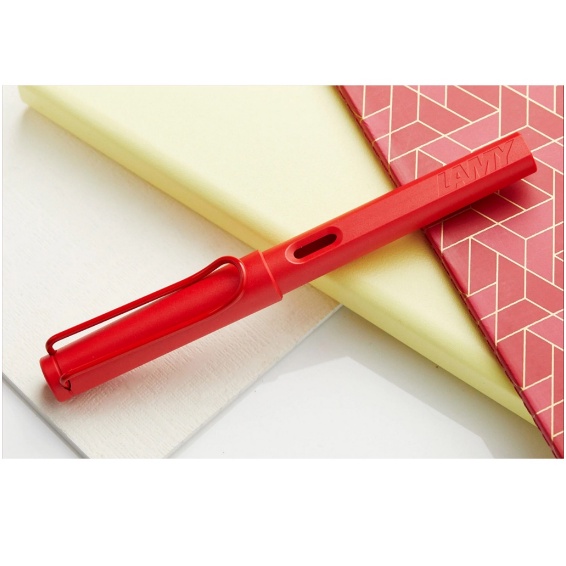 Bút Máy LAMY Safari Series 2022 Màu Sắc Dâu Tây/Đỏ Kem Dành Cho Cặp Đôi
