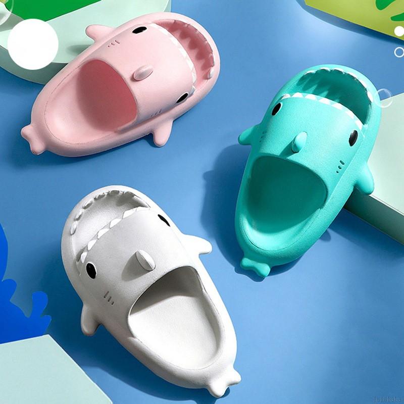 Dép sandal đế mềm chống trượt in hoạt hình cho bé