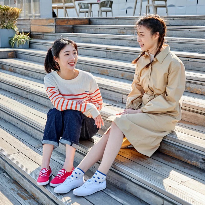 🎉PROMO🎉🍒💯 KEDS  Giày Vải Canvas Đế Bằng Màu Trắng Phong Cách Cơ Bản Cổ Điển 4 Màu Zheng Xiujing Krystal