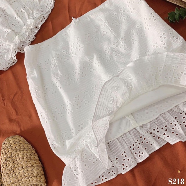 Set croptop bèo xô thêu trắng S218 BT24