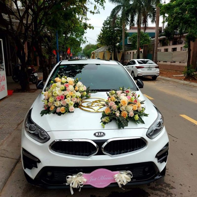 Tấm alu chữ LOVE trang trí xe hoa