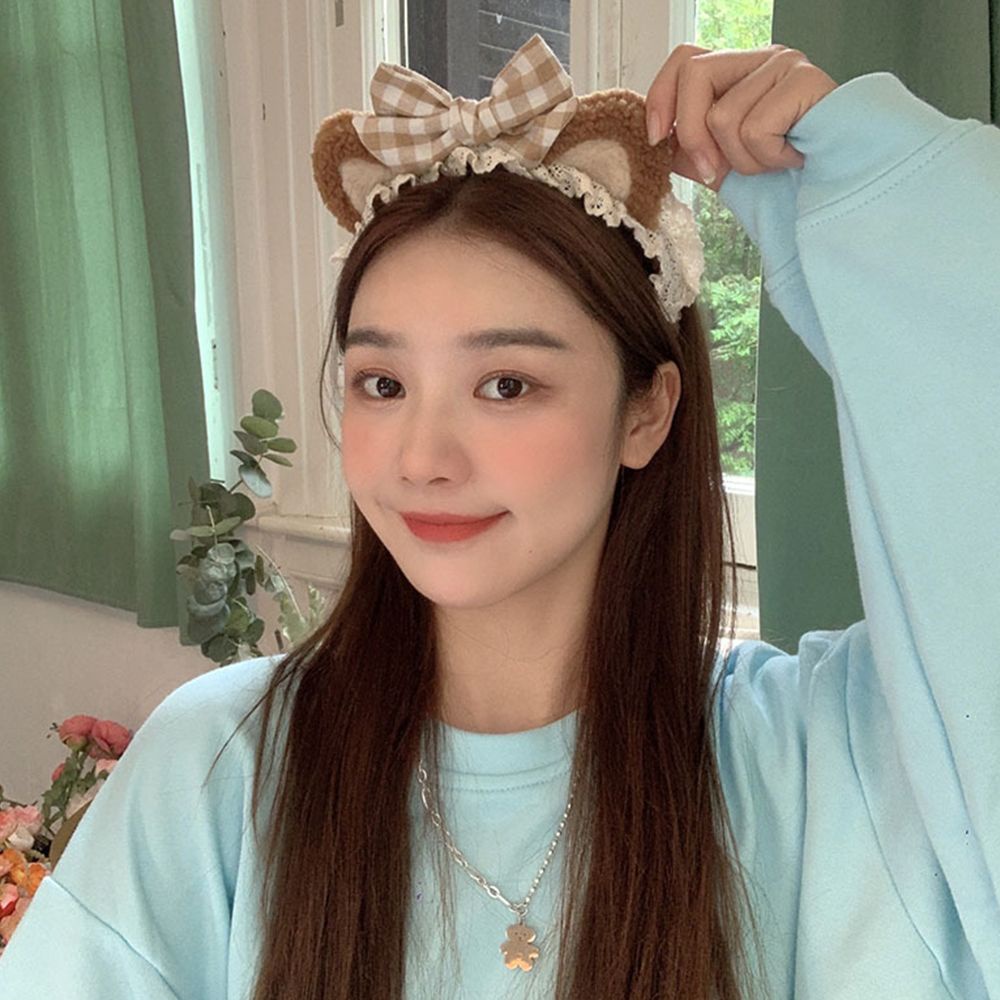 Cài tóc tai mèo phối ren và nơ sọc caro phong cách lolita Hàn Quốc dễ thương mang khi trang điểm cho bạn gái