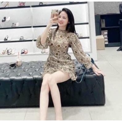 Váy hotgirl - váy hoa nhí thắt nơ cổ tim tay bồng kèm chocker dáng dài cao cấp | BigBuy360 - bigbuy360.vn