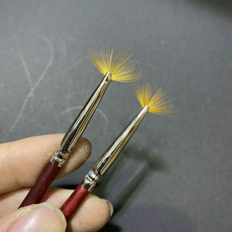 cọ quạt xòe dùng trang trí móng