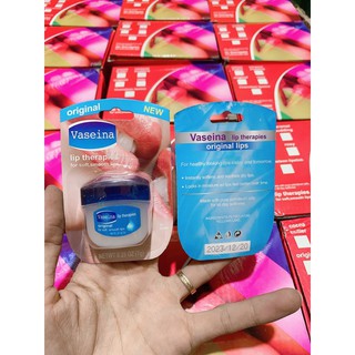 Son dưỡng môi Vaseline Lip Therapy