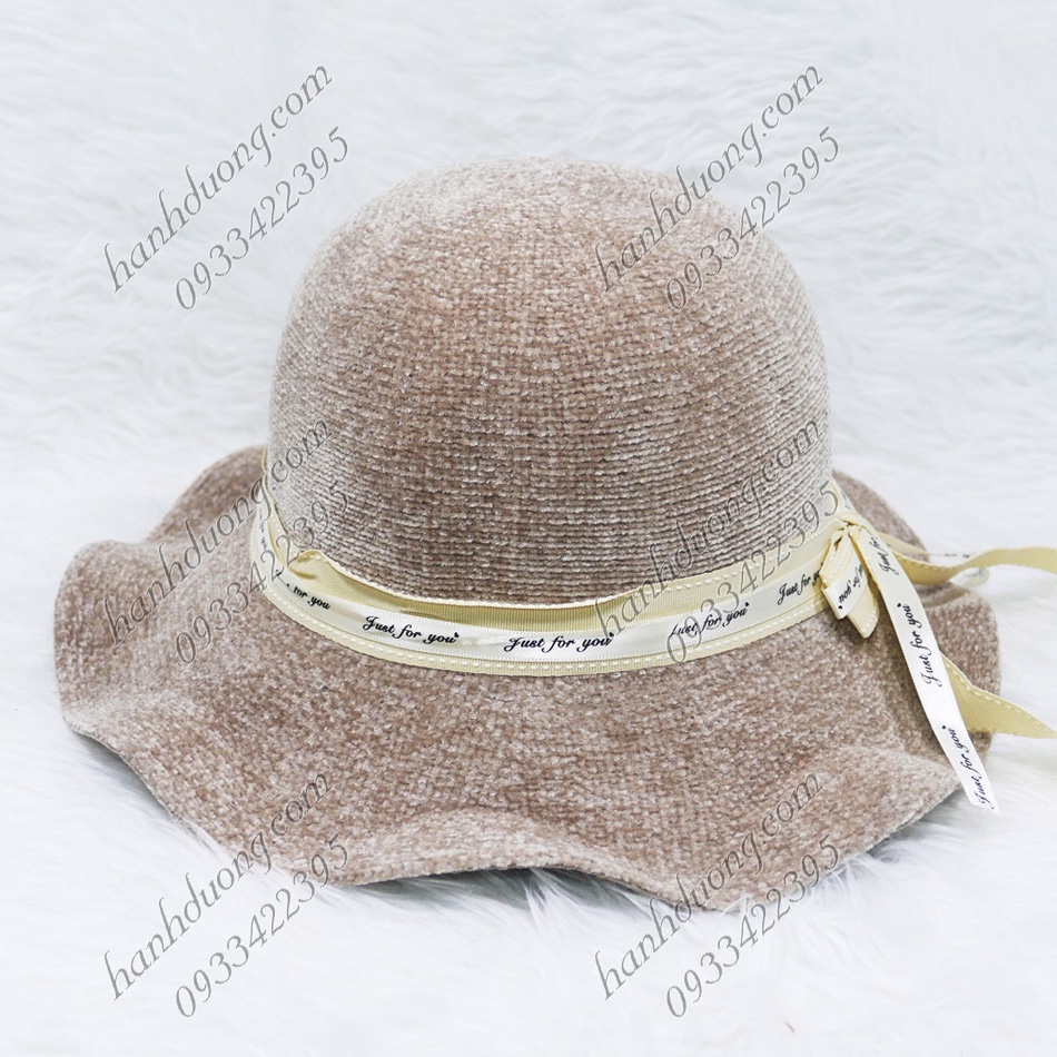 Nón tai bèo Just For You vành rộng 8cm hàng quảng châu vành có độ ngợn sóng, phía trong có 2 dây rút