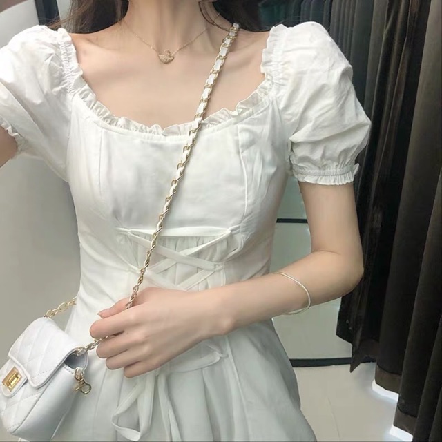 ĐẦM TRẮNG XINH ĐƠN GIẢN ĐẦM CHẠY BÈO Ở CỔ VÀ PHẦN TAY - THIẾT KẾ ĐAN DÂY Ở TRƯỚC ( kèm ảnh thật trải sàn ) | BigBuy360 - bigbuy360.vn