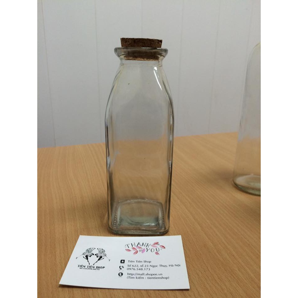 Chai thủy tinh vuông nút gỗ 350ml D07