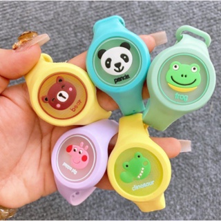 Đồng Hồ Tình Dầu Đuổi Muỗi Phát Sáng Hoạt Hình Dễ Thương