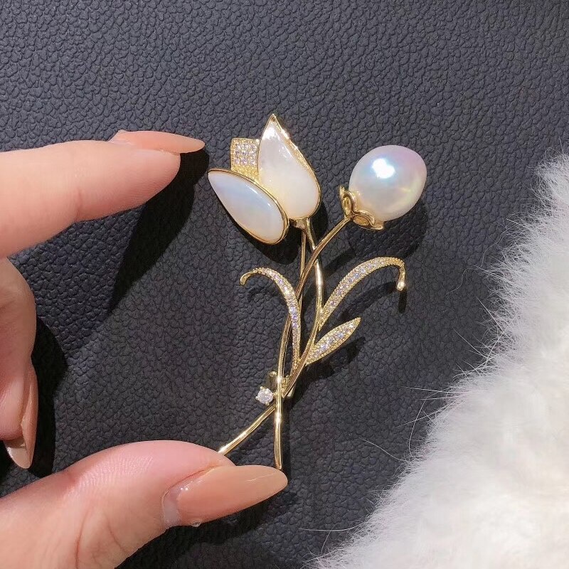 Ghim Cài Áo Hình Hoa Tulip Đính Đá Và Ngọc Trai Thanh Lịch