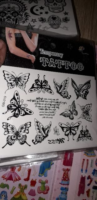 Một tờ hình xăm màu đen hoặc nhiều màu Tattoo có nhiều mẫu khác