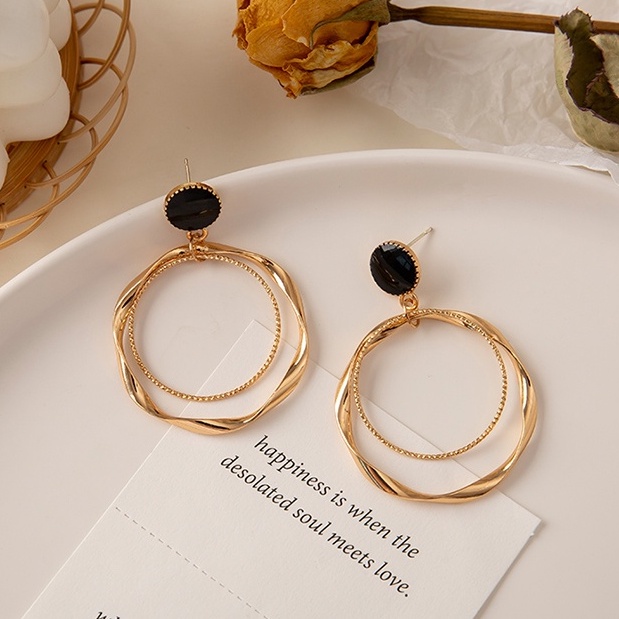 Khuyên Tai Kim Loại Đính Hạt Ngọc Trai Đen Phong Cách Hàn Quốc