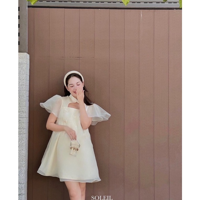 ĐẦM XOÈ TAY TIÊN ĐÍNH HOẠ TIẾT CUT OUT NGỰC