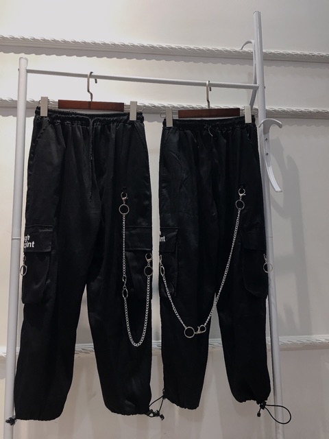 [Mã FAXANH55 giảm 10K đơn 50K] Unisex Quần Jogger Nam Nữ Túi Hộp Nắp Thêu Phối Dây Xích Vải Kaki Cao Cấp | BigBuy360 - bigbuy360.vn