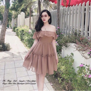 Đầm bèo xoè trễ vai
