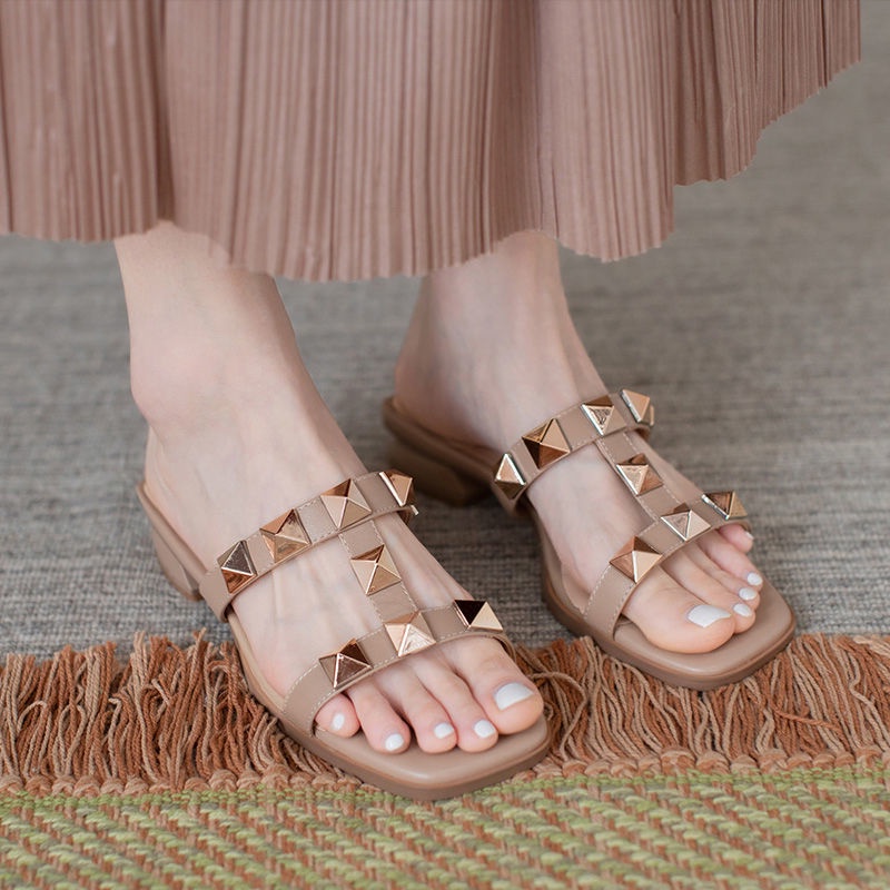 Dép Sandal Nữ Đế Bệt Đính Đinh Tán Thời Trang Hàn Quốc