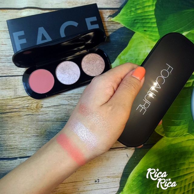 BẢNG PHẤN MÁ HỒNG BẮT SÁNG FOCALLURE 3 Ô