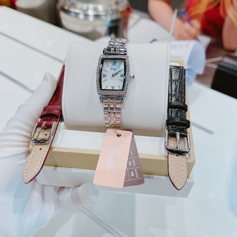 Đồng hồ nữ Scottie 24mm đính đá viền sang trọng Mai Luxury Watch SC9308